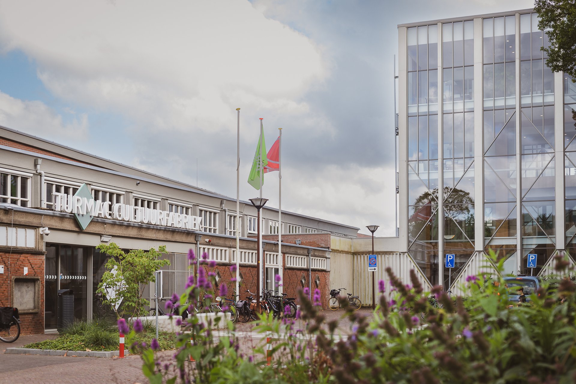 Voorkant Turmac Cultuurfabriek en gemeentehuis 2024