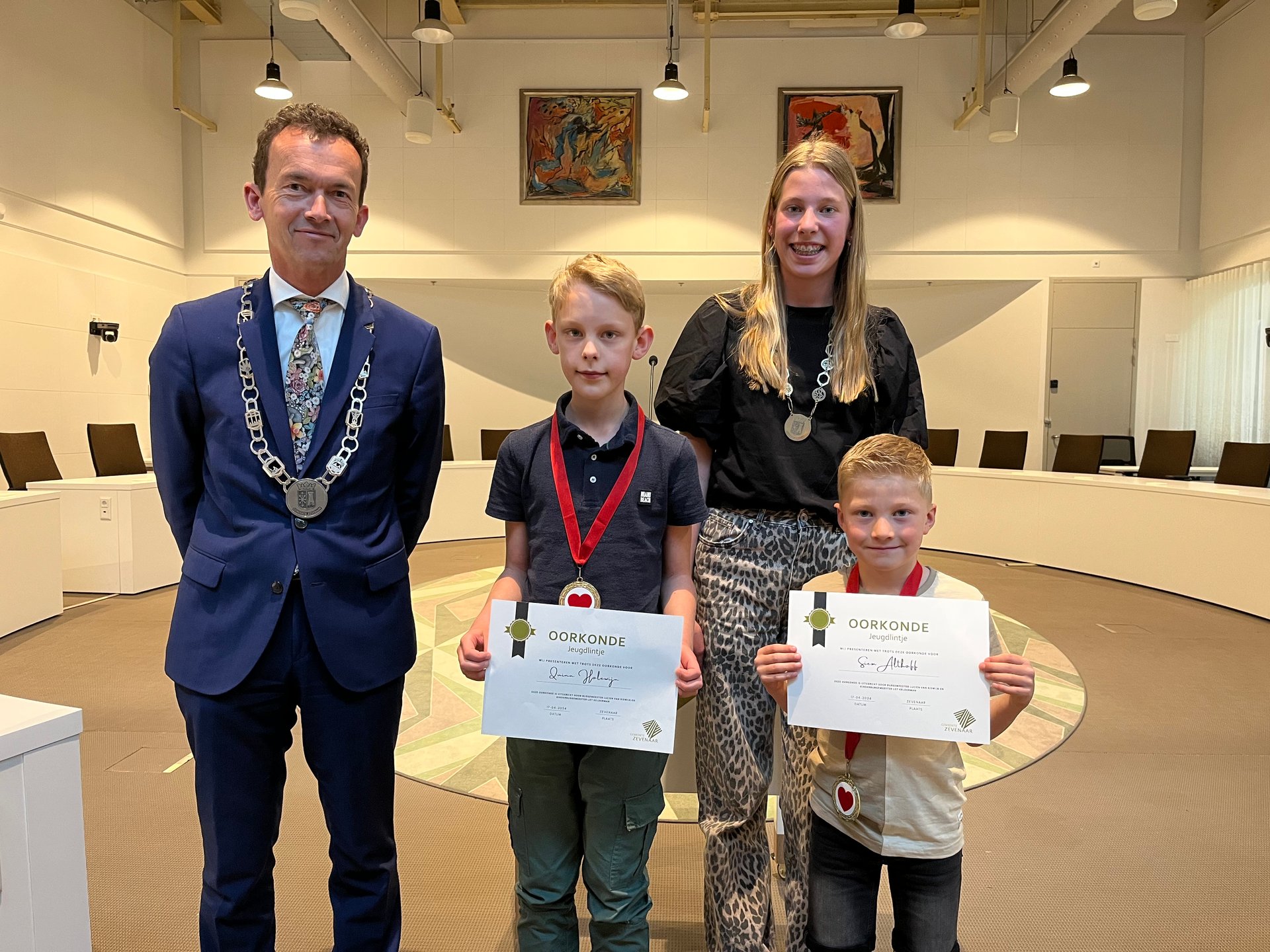 Quinn en Siem ontvangen jeugdlintje